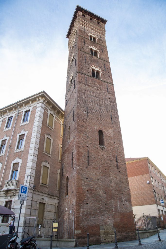Visione esterna della Torre Troyana